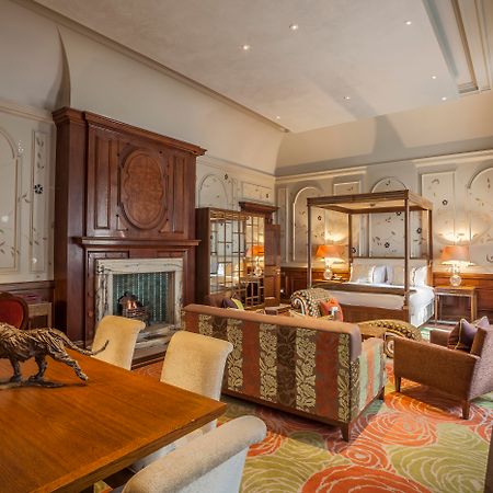 罗斯特里盯酒店 雷丁 外观 照片 The interior of the suite