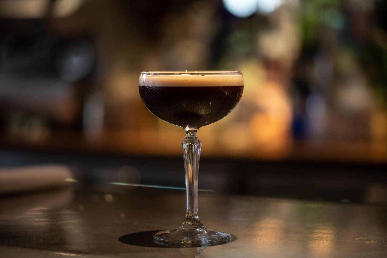 罗斯特里盯酒店 雷丁 外观 照片 A glass of espresso martini