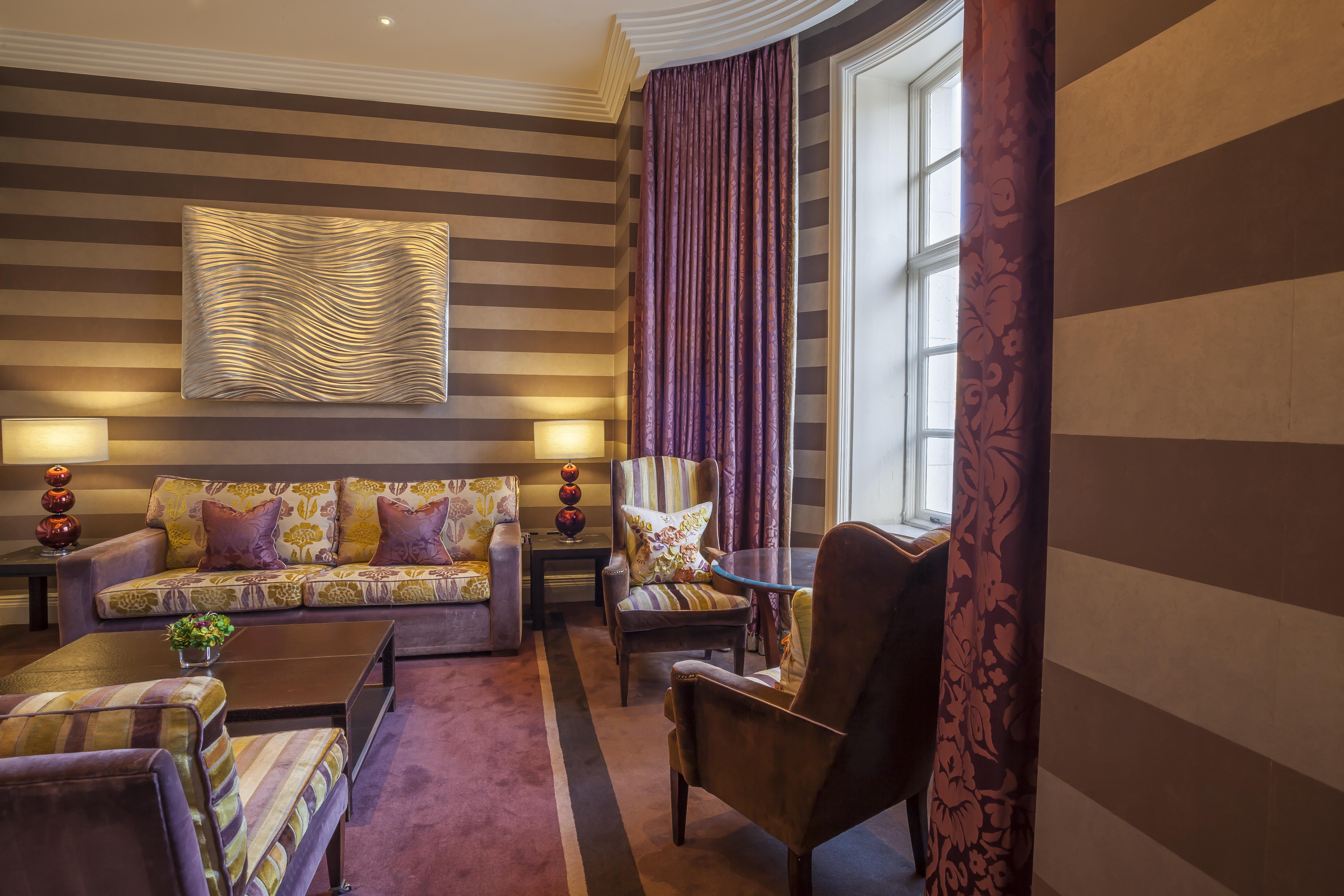 罗斯特里盯酒店 雷丁 外观 照片 A suite at the hotel