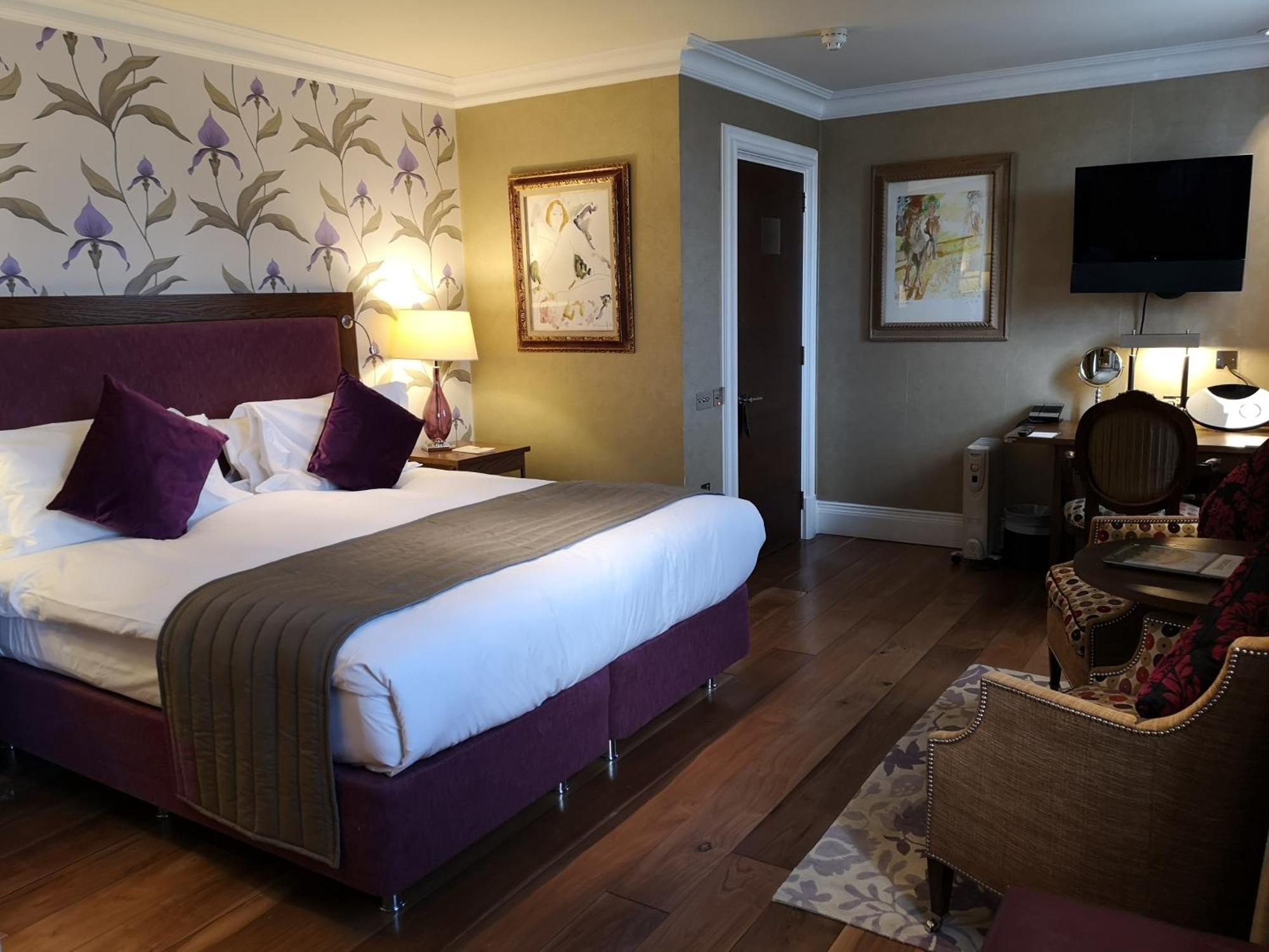 罗斯特里盯酒店 雷丁 外观 照片 A bedroom at the hotel