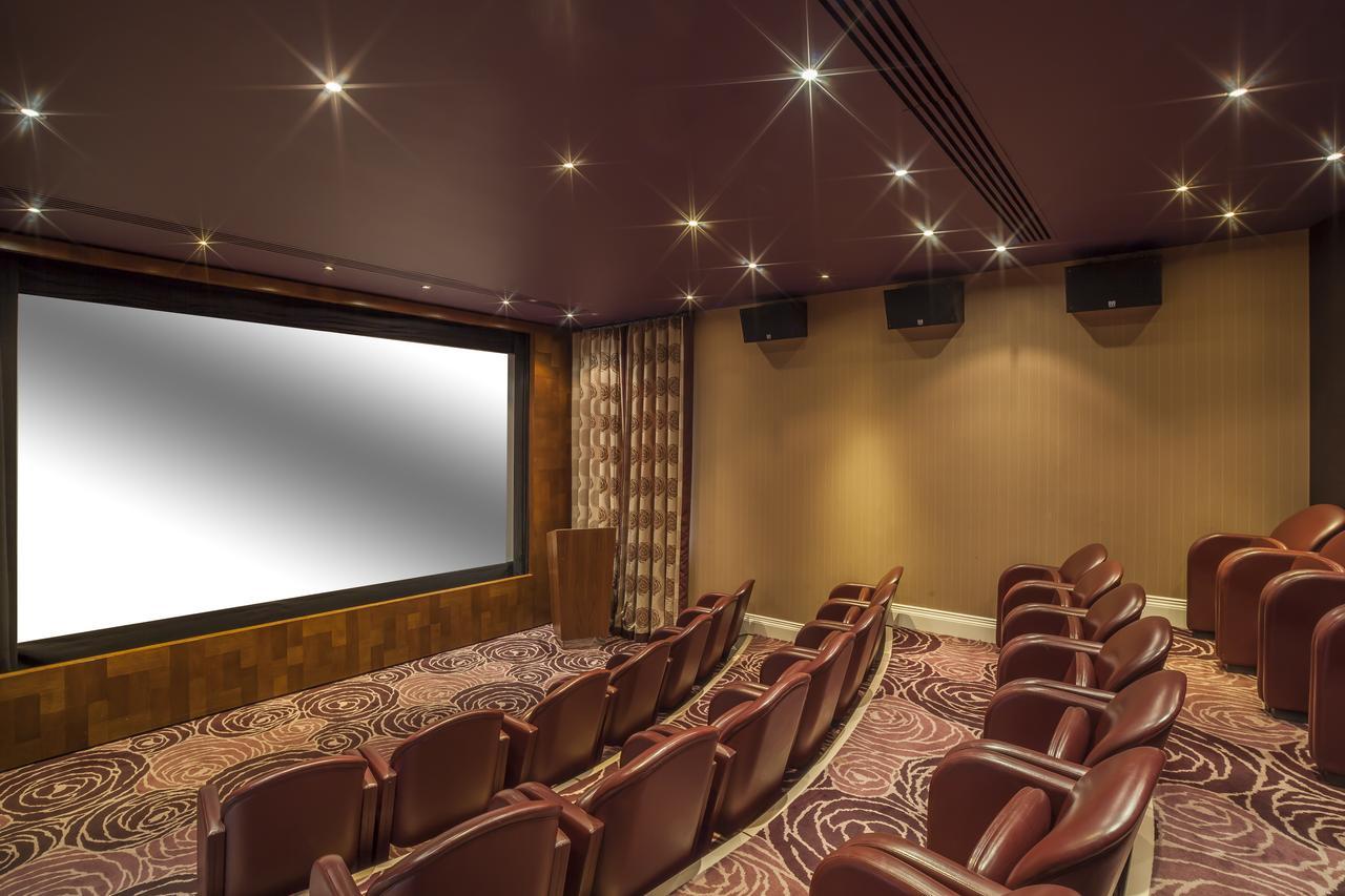 罗斯特里盯酒店 雷丁 外观 照片 The cinema at The Dorchester