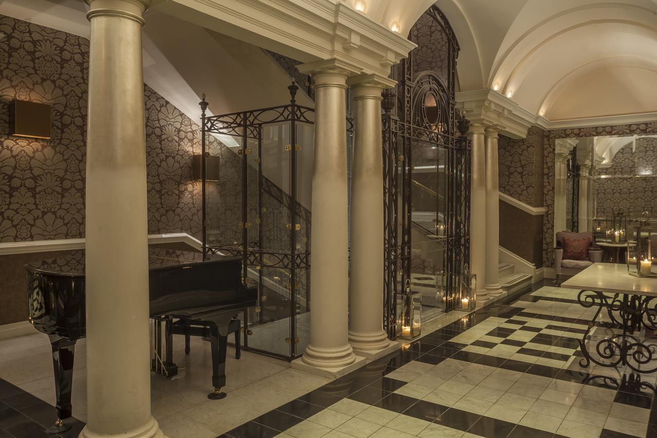 罗斯特里盯酒店 雷丁 外观 照片 The interior of the hotel