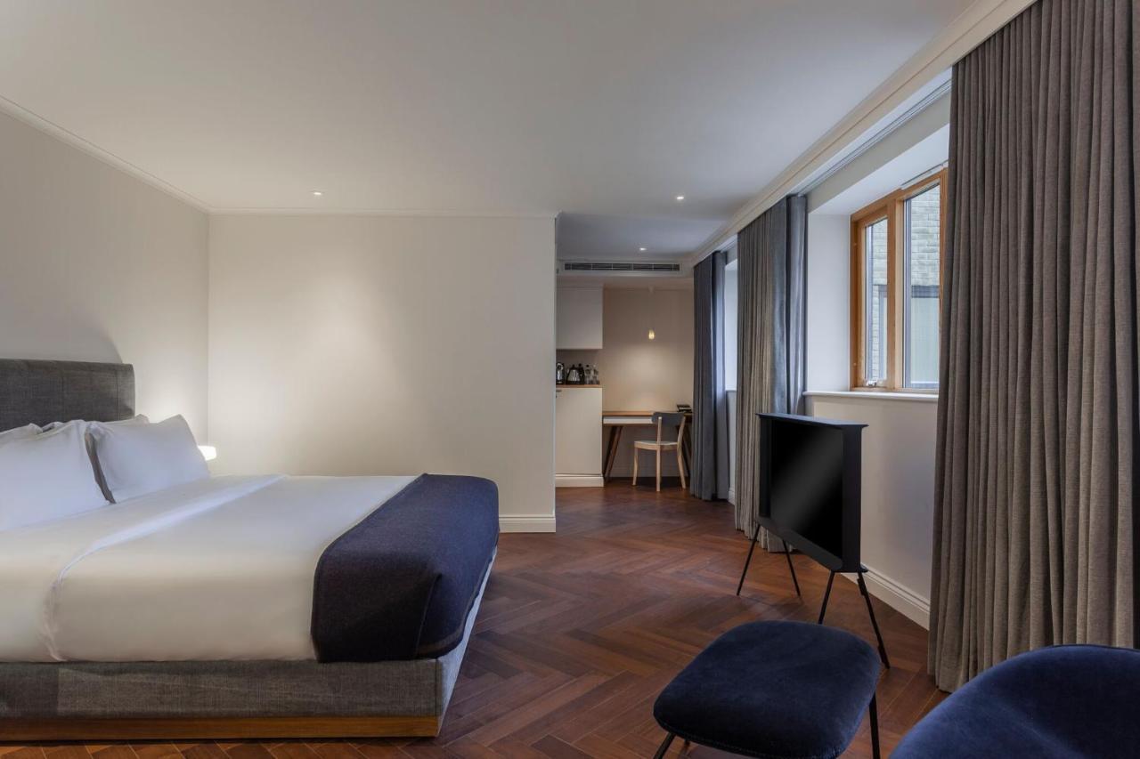 罗斯特里盯酒店 雷丁 外观 照片 A suite at the hotel