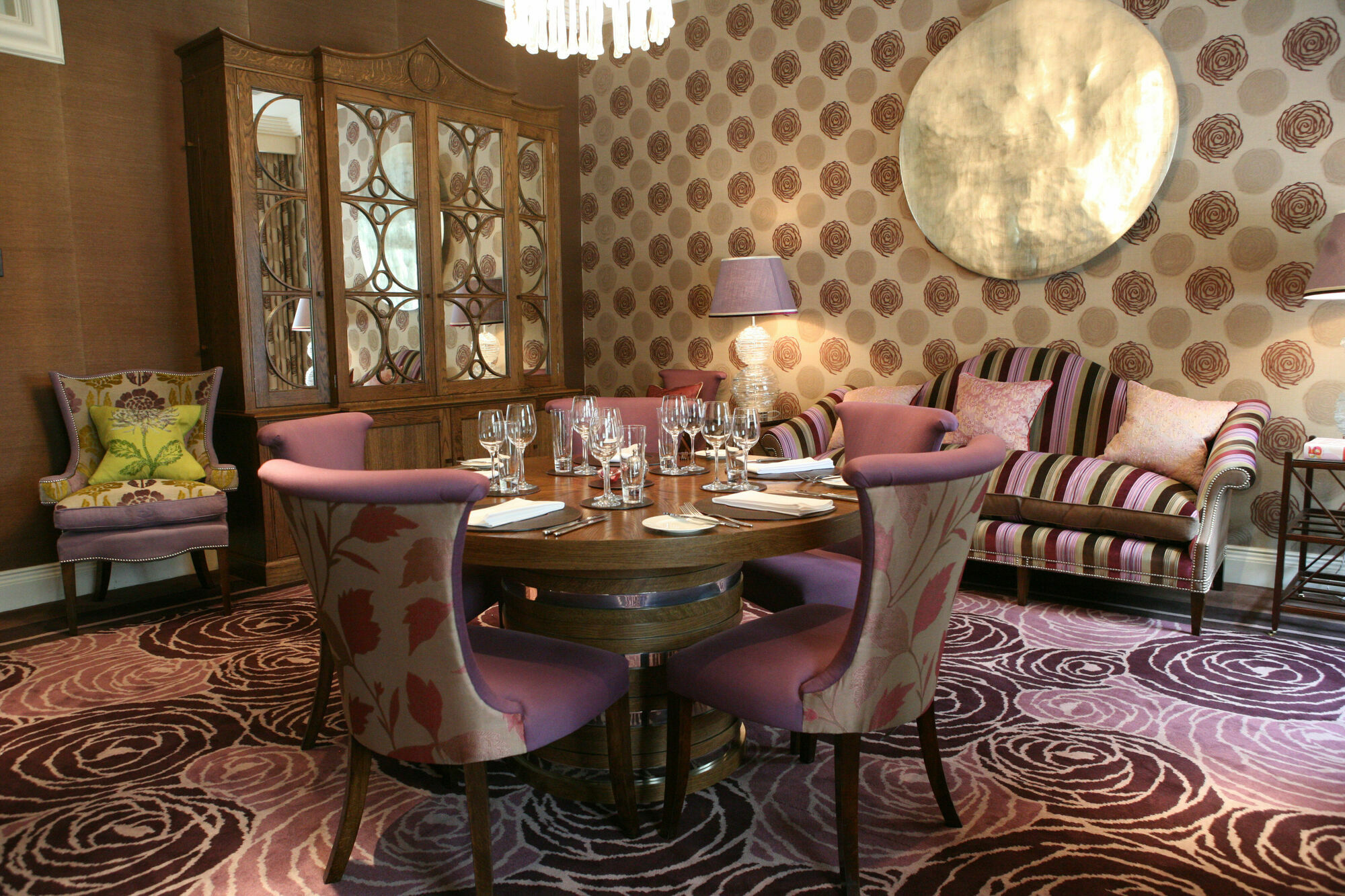 罗斯特里盯酒店 雷丁 外观 照片 The interior of the restaurant