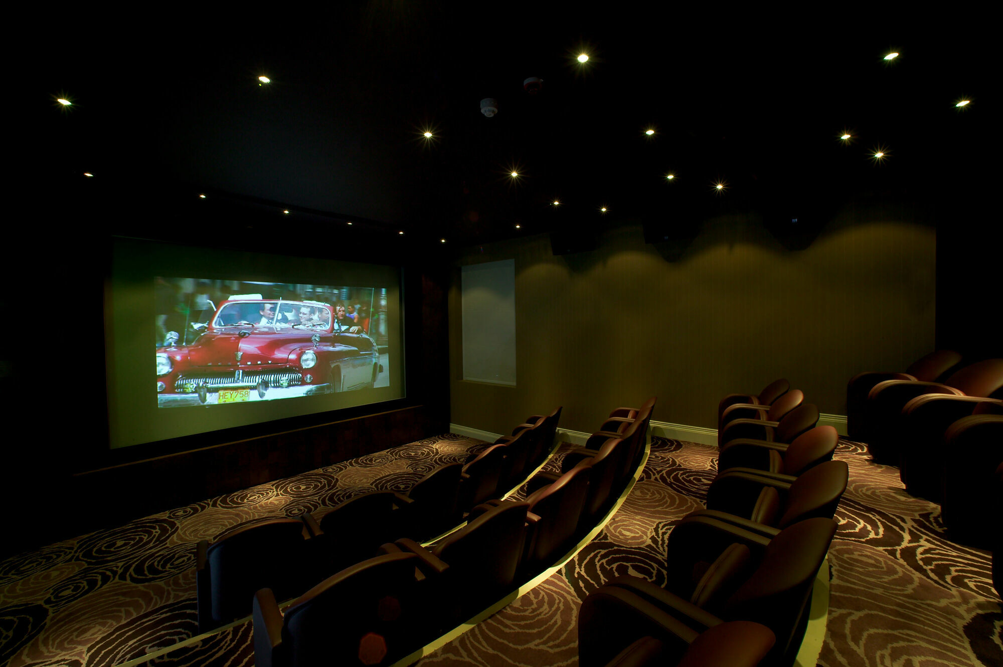 罗斯特里盯酒店 雷丁 外观 照片 A home theater