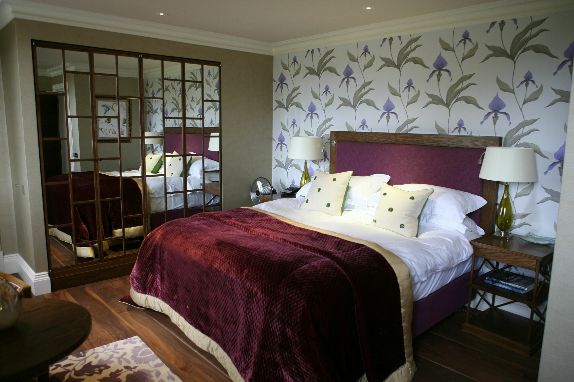 罗斯特里盯酒店 雷丁 外观 照片 A bedroom at the hotel